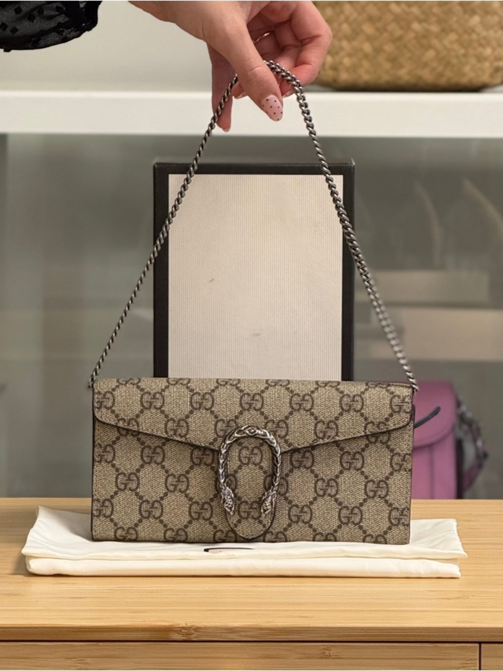 Gucci Beige GG Supreme Dionysus Crossbody Bag with Silver Chain - Picture 3 of 9